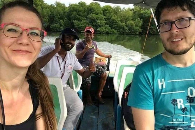 Fun and Scenic Negombo Tour by Tuk Tuk - A working beach fish market