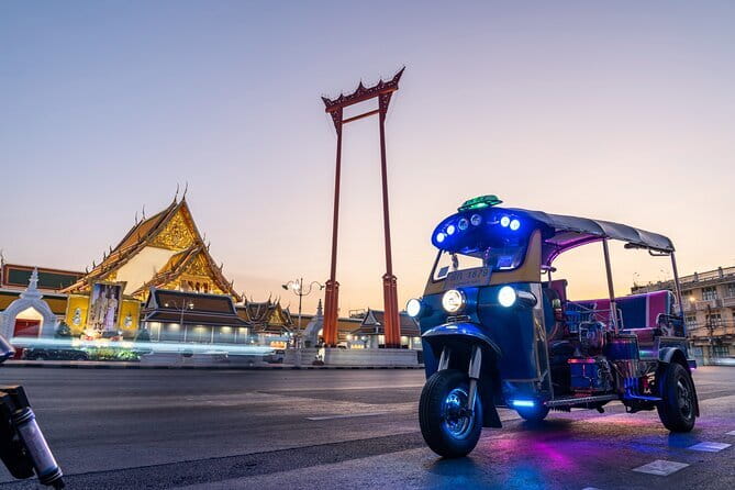 Fun Tuk Tuk Dinner and Massage in Old Town Bangkok - Chinatown turns sightseeing into dinner