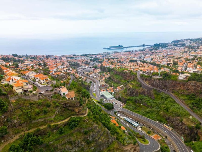 Funchal: Botanical Garden & Old Town Tour by TukTuk (1h45) - One hour among 2,500 plant species