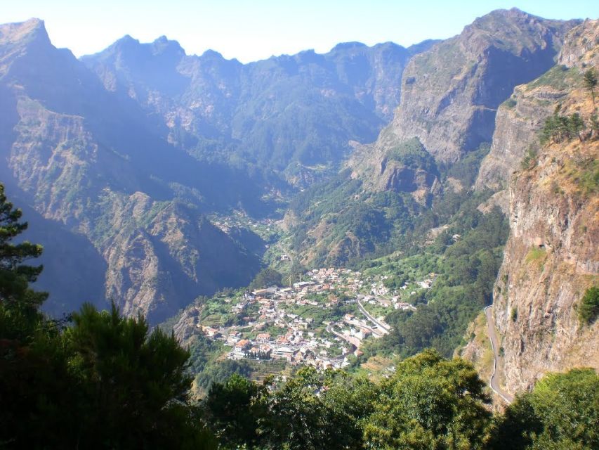 Funchal: Eira do Serrado Nun´s Valley viewpoint tuk tuk Tour - Leaving Funchal by tuk tuk