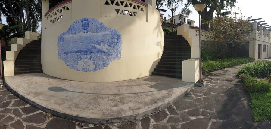 Funchal: Guided City Tuk-Tuk Tour - Zona Velha and Funchal’s painted doors