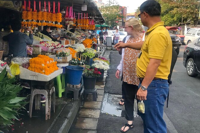 Half Day Chiang Mai City and Cultural by TukTuk, Samlor & Red car (Private Tour) - The guides and the value of a private format