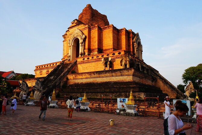 Half-Day Private Night Tour by Tuk Tuk in Chiang Mai City - Why this short tuk tuk ride works well at night