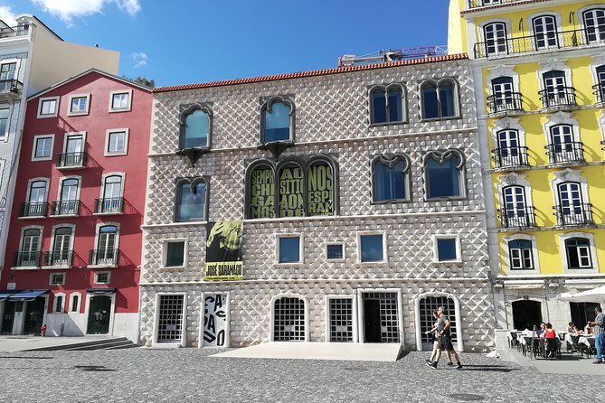 Half Day Tour Aboard a Classic Tuk Tuk - Churches, markets, and the road into Chiado
