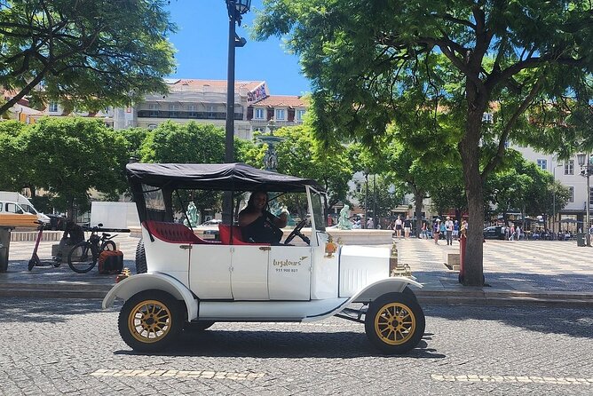 Half-Day Tuk Tuk Tour with Vegetarian or Vegan Meal - Príncipe Real, Eduardo VII, and the grand central avenues