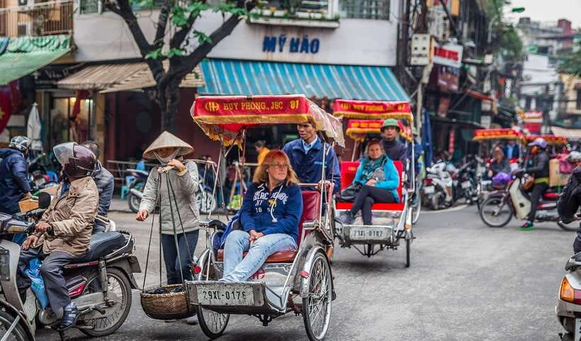 Hanoi: Cyclo the Old Quarter and Egg Coffee Tour - Crossing the Welcoming Morning Sunlight Bridge