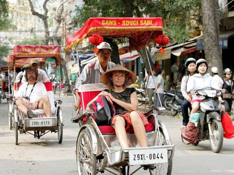 Hanoi: Cyclo the Old Quarter and Egg Coffee Tour - Bun cha brings in a local meal