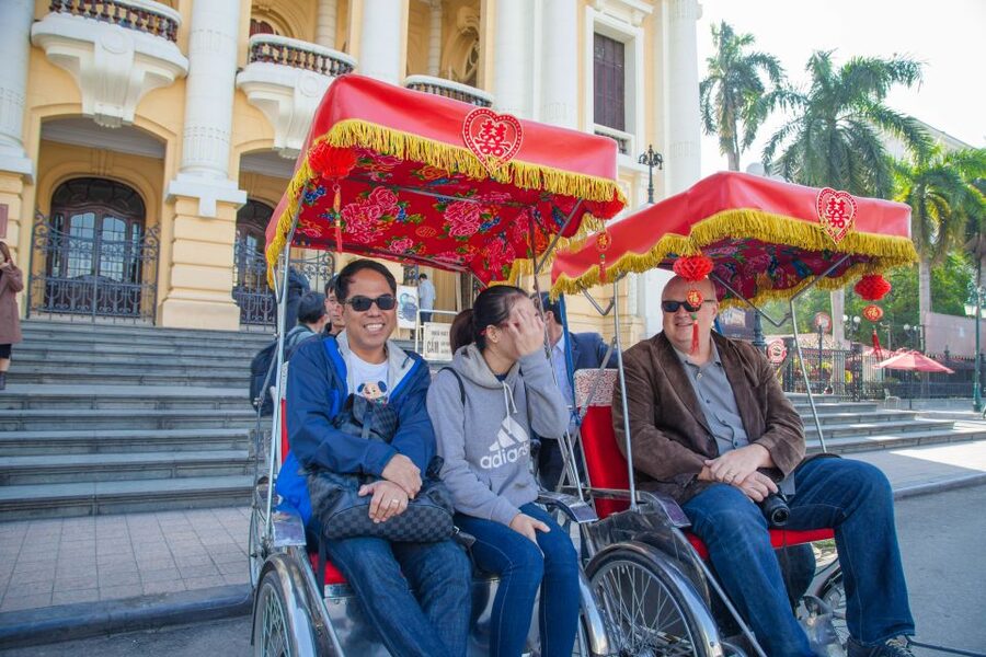 Hanoi Walking Street Food Tour & Cyclo Ride - Che, egg coffee, and the sweet finish