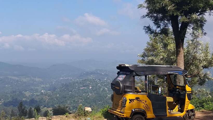 Haputale:Glorious Tuk Tuk Ride to Lipton'sSeat & Tea Factory - A Picnic Among the Tea Bushes