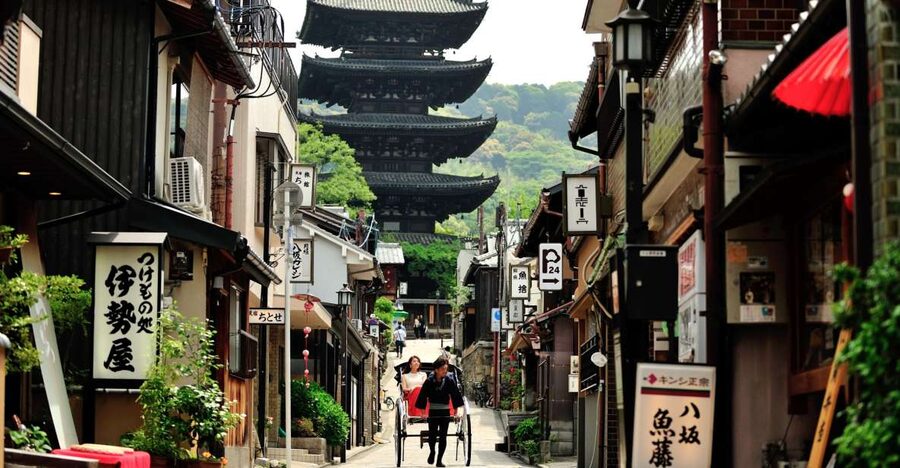 Higashiyama | Kyoto: Sakura Season Private Rickshaw Tour - Why a rickshaw suits Higashiyama