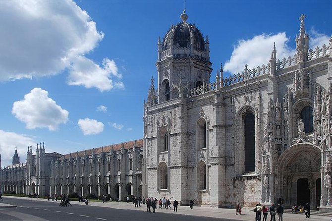 Historic Lisbon Tuk Tuk Tour - Alfama, Santo António, and Lisbon Cathedral