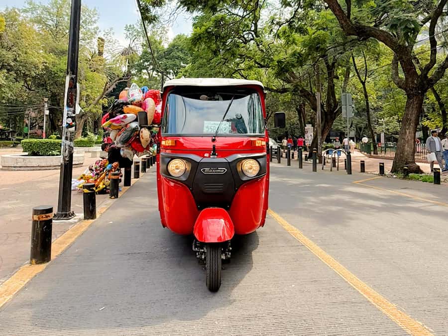 Historical Tour in Tuktuk – Roma Condesa - Starting at Marea Restaurante de Mar
