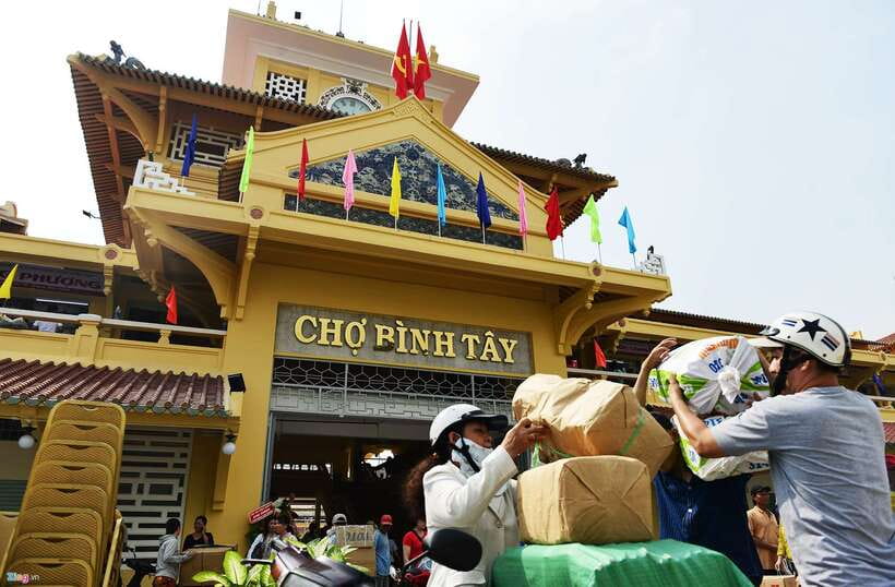 Ho Chi Minh City: Half-day Cyclo Journey Through Chinatown - Guide, group size, and practical comfort