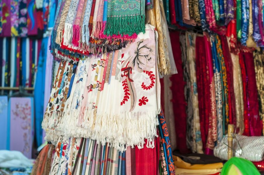 Ho Chi Minh City: Half-day Cyclo Journey Through Chinatown - Chinese shops and Đồng Khánh commercial life