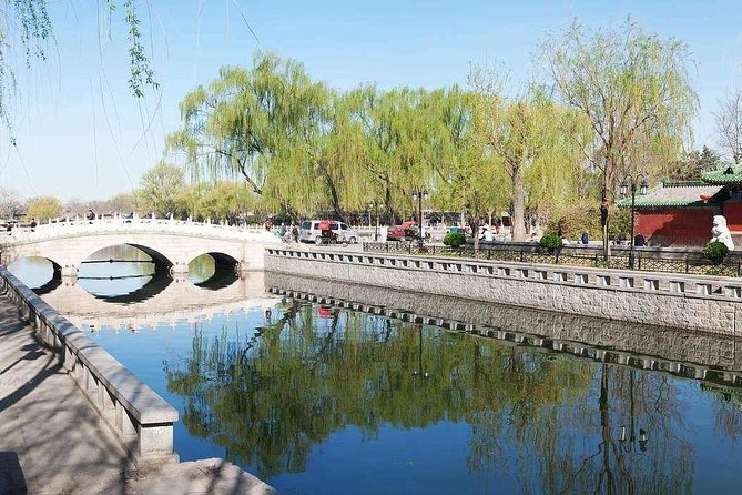 Houhai Hutong Tour: Rickshaw + Prince Gong & Soong Residences - Huoshen Temple, Lotus Lane, and the first walk