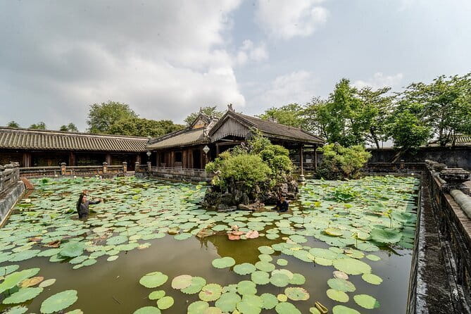 Hue Night Tour: Cyclo, Street Food & Folk Music on Perfume River - Who should book this evening