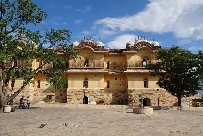 Jaipur: 4 Hours Nahargarh and Jaigarh Forts Tuk-Tuk Tour - Nahargarh Fort and the city below