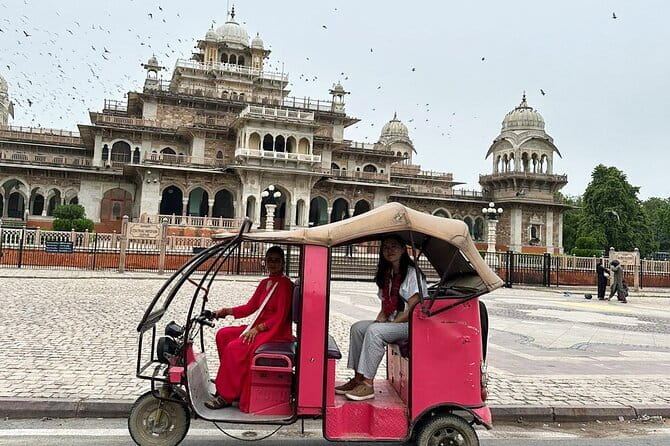 Jaipur City Tour by Women-Driven E-Rickshaw - Choti Chaupar flower market: the day’s most local stop