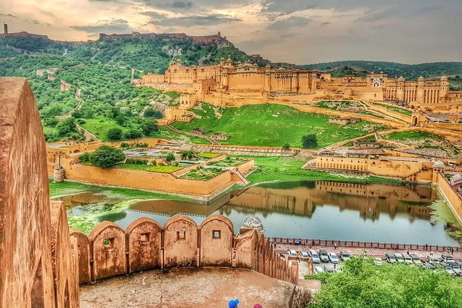 Jaipur City Tour by Women-Driven E-Rickshaw - Amer and Panna Meena ka Kund