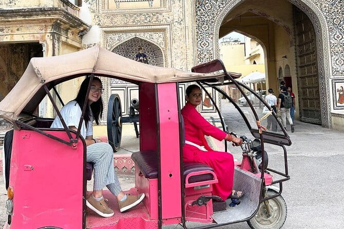 Jaipur City Tour by Women-Driven E-Rickshaw - Hawa Mahal: Jaipur’s famous first look