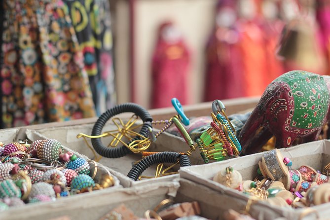 Jaipur: Discover Pink City on TukTuk (Guided Tour & Food Tasting) - Hawa Mahal: the final major photo stop