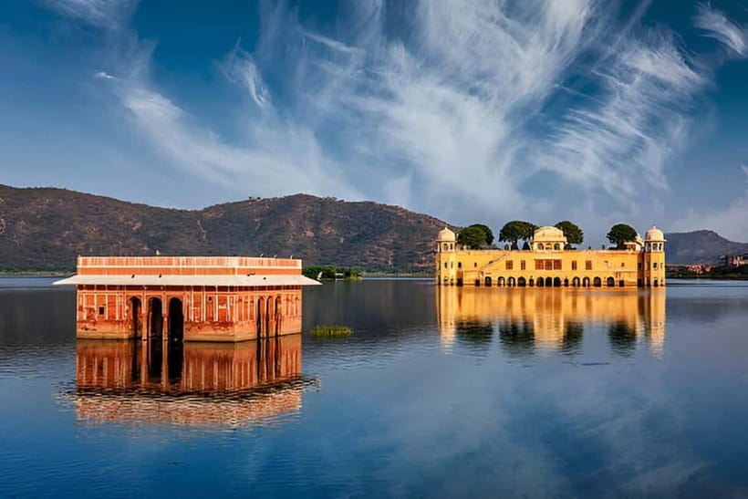 Jaipur: Full-Day Private Sightseeing Tour by Tuk Tuk - Hawa Mahal begins the royal story