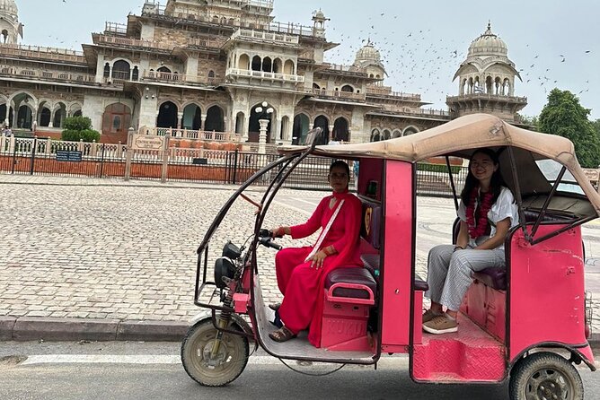 Jaipur Half-Day Heritage Tour by Women-Driven E-Rickshaw - Meeting Women Artisans at Ramgarhmode