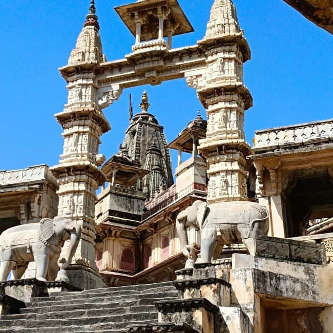 Jaipur Half Day Tour By Tuk Tuk With Local Chaiwala - Shri Jagat Shiromani Ji Temple: A Quieter Architectural Pause