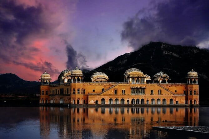 Jaipur Half-Day Tour with Flower Market by Tuk-Tuk or Car - Gaitor’s marble cenotaphs slow the pace
