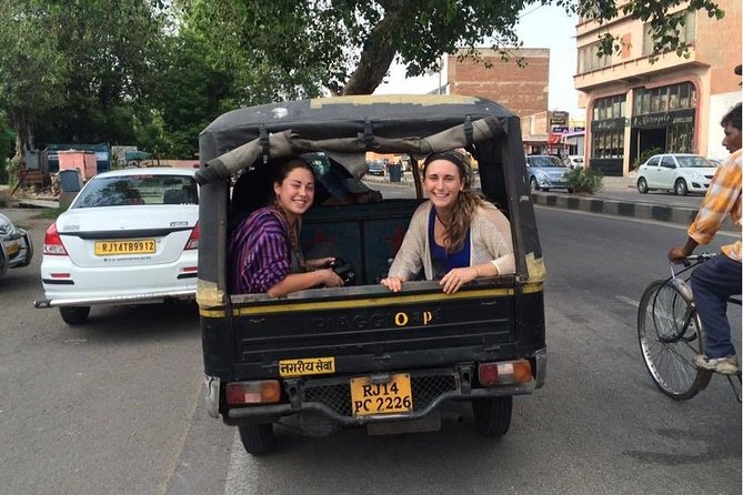 Jaipur: Private Day Trip by Tuk-Tuk & Guide with Pick-Up & Drop - Hawa Mahal: A Thirty-Minute Photo Stop