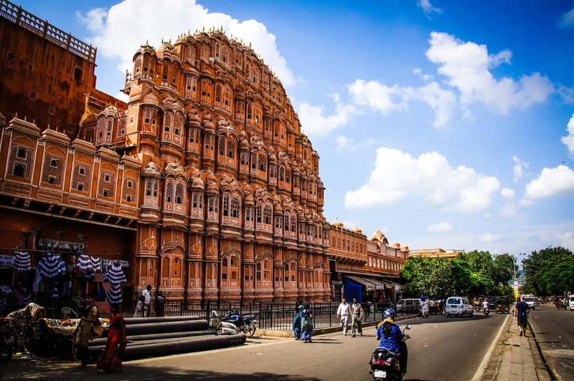 Jaipur: Private Full-Day City Tour by Tuk-Tuk or Car - Panna Meena Stepwell and its careful geometry