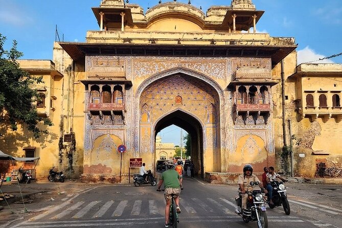 Jaipur Private Full-Day Sightseeing Tour by Tuk-Tuk with Pickup - What the $7.60 price really gives you