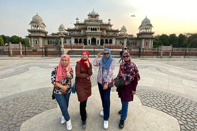 Jaipur Private Full-Day Sightseeing Tour by Tuk-Tuk with Pickup - Two hours inside the City Palace