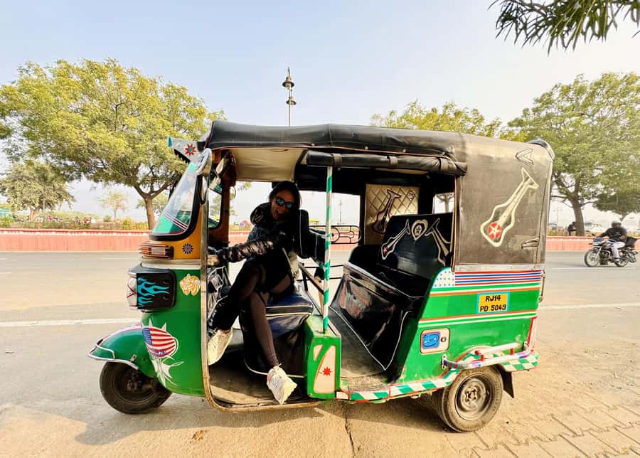 Jaipur: Private Full-Day Sightseeing Tour by Tuk-Tuk - Hawa Mahal and the start of the Pink City route