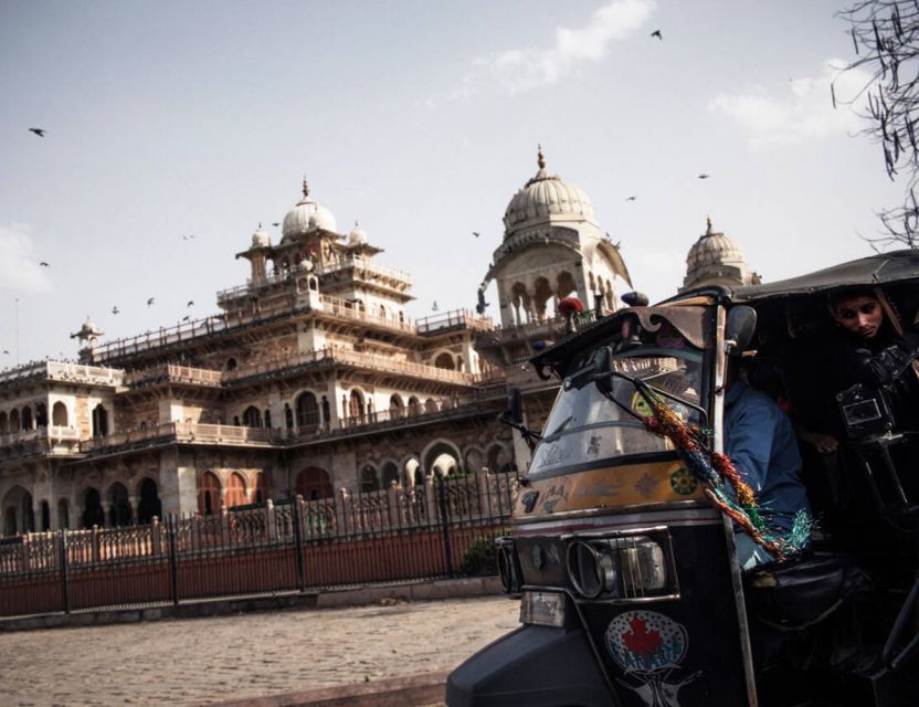 Jaipur Sightseeing by Tuk-Tuk: Temples, Palaces & Markets - Lunch and one hour for Jaipur’s markets