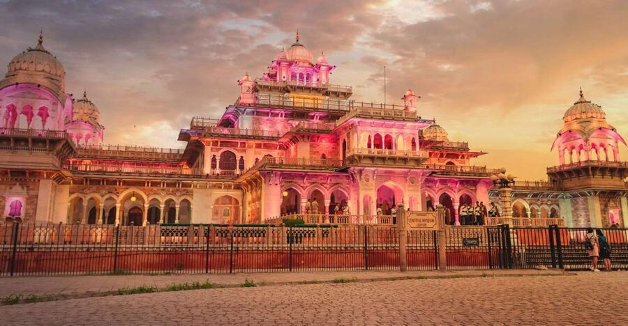 Jaipur Sightseeing by Tuk-Tuk: Temples, Palaces & Markets - Hawa Mahal and Panna Meena ka Kund