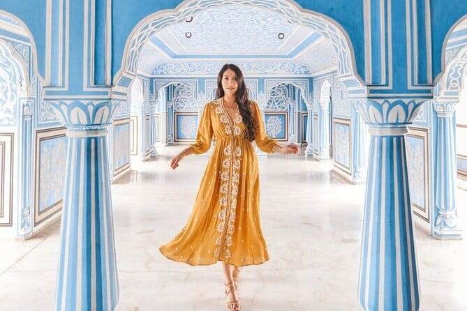 Jaipur Tuktuk Local Sightseeing Day Tour - Jal Mahal is a short stop beside Man Sagar Lake