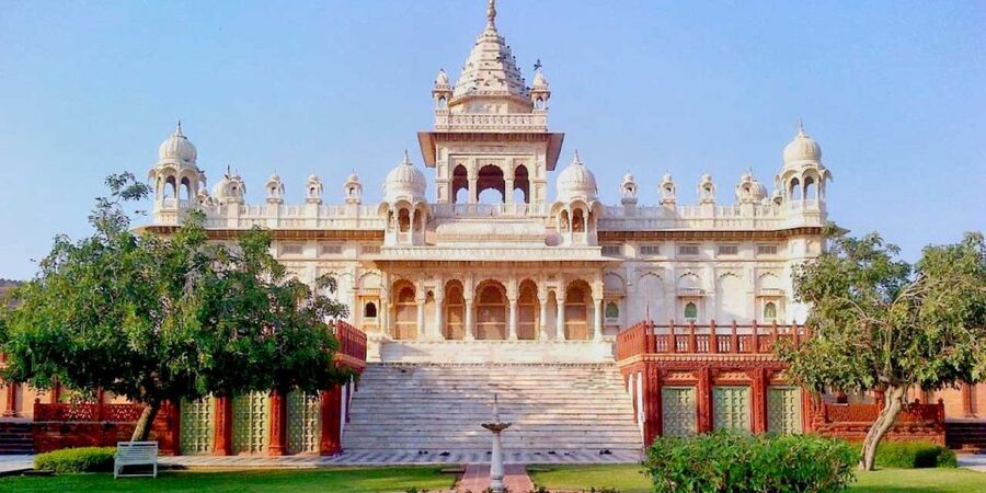 Jodhpur: City Tour by Three-Wheeler Tuk Tuk - Jaswant Thada offers a calmer pause
