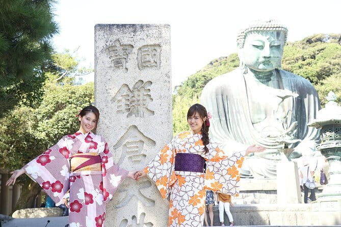 Kamakura Heritage Bike or Walk Tour with ex-Rickshaw guide - A short stop at the graves of Sanetomo and Masako