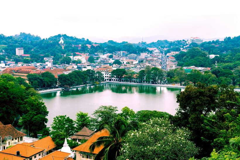 Kandy: All-day Ambuluwawa and Kandy City Tour by Tuk-Tuk - The Mahaweli Ganga and Big Buddha above Kandy