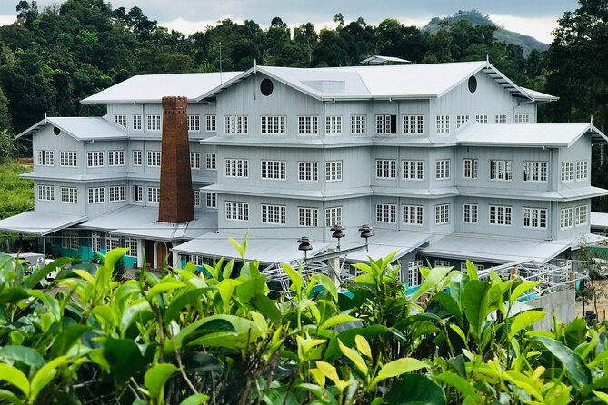 Kandy City Sightseeing and Ambuluwawa Tower by Tuk Tuk Tour - A slower hour at the spice and herbal garden