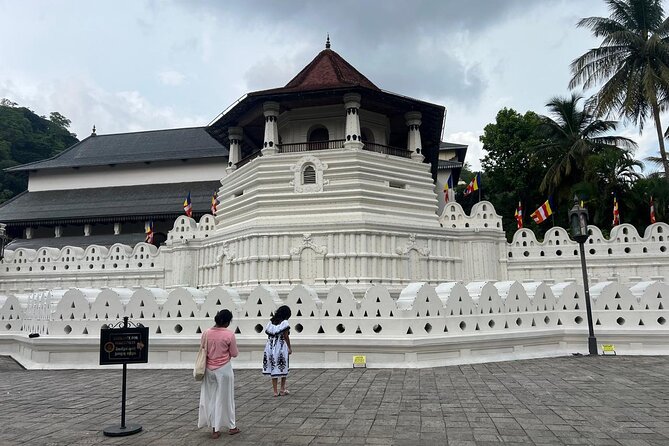Kandy City Sightseeing Tour by Tuk Tuk - Ending with Kandyan dance