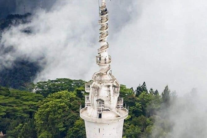 Kandy city tour by Tuk Tuk - The Temple of the Tooth as the final major stop