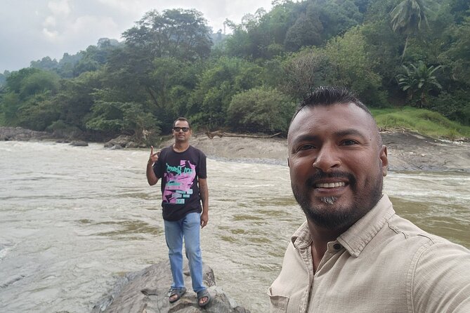 Kandy City Tour by Tuk Tuk with sana - Craft shopping without losing control of the day