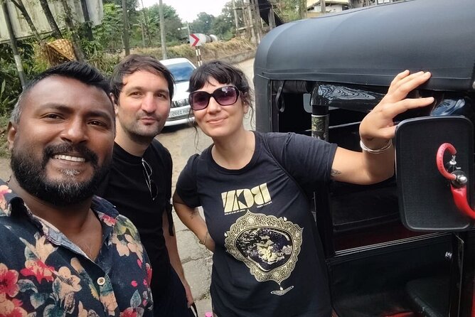 Kandy City Tour by Tuk Tuk with sana - Kandy View Point and the hilltop Buddhist sites