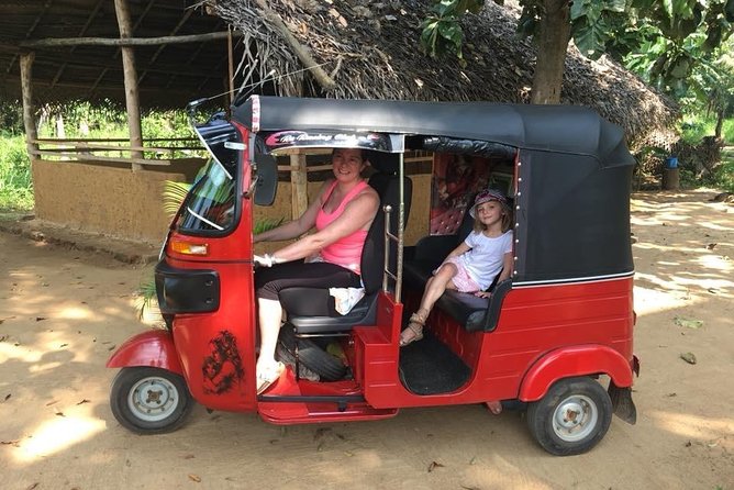 Kandy City Tuk Tuk guide Tour full Day - Climbing to the giant Buddha at Bahiravokanda