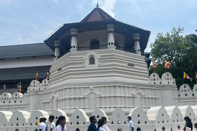 Kandy Heritage City Tour by tuktuk - A one-hour walk through Sri Lankan spices