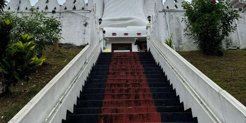 Kandy: Private Guided Tour with Local Highlights by Tuk Tuk - Why a tuk tuk works well in Kandy
