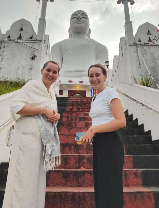 Kandy: Private Tuk Tuk Tour with Temple of the Tooth - Tea, spices, and the buying question