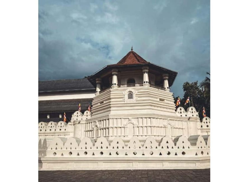 Kandy to Pinnawala Day Tour By Local Tuk Tuk Expedition - Starting in Kandy and heading toward Pinnawala